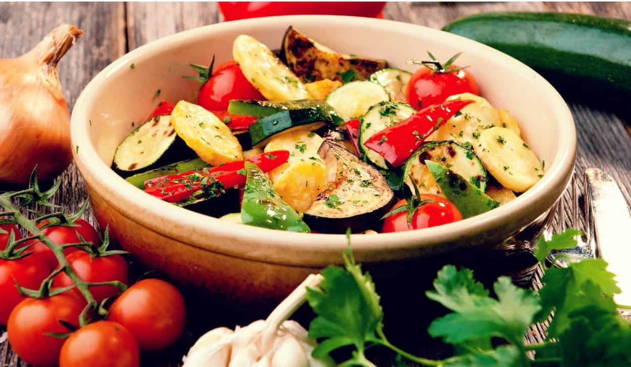 Garlic and Herb Roasted Tomato, Zucchini and Onion Recipe Anticancer